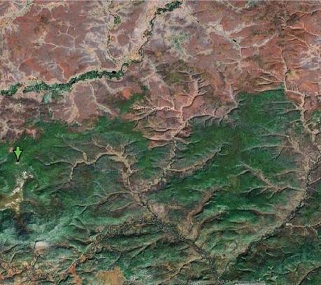 credit: Google Earth and FrdJ.